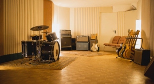 Shorebreaker Live Room